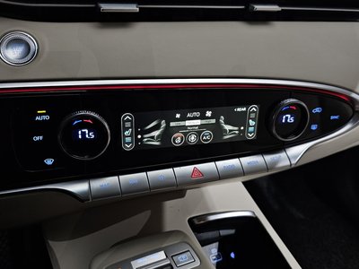 2021 Genesis GV70 thumbnail 37