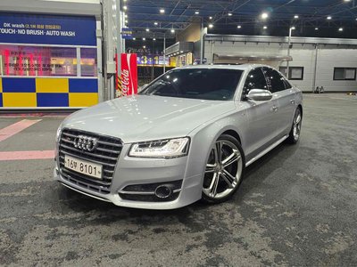 AUDI S8