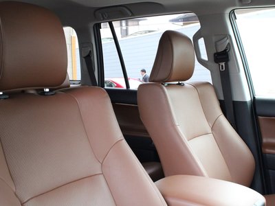 TOYOTA LAND CRUISER PRADO - 8