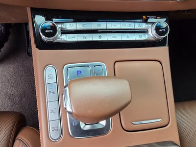 2021 Genesis G90 — миниатюра 14