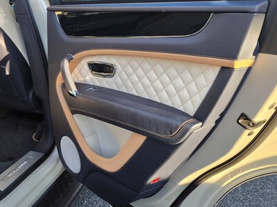 BENTLEY BENTAYGA - 9