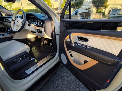 BENTLEY BENTAYGA - 10