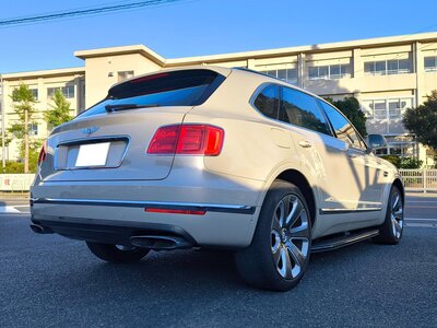BENTLEY BENTAYGA - 4