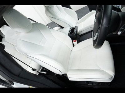 TESLA MODEL X - 10