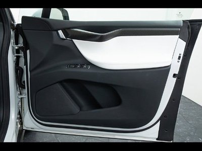 TESLA MODEL X - 9