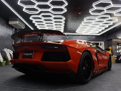LAMBORGHINI AVENTADOR - 4
