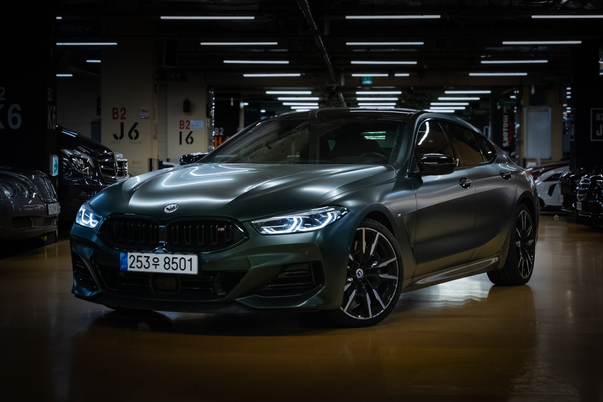 BMW 8 SERIES - View 1