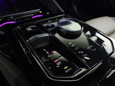 2025 BMW 5 SERIES 缩略图 12