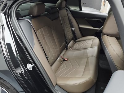 2025 BMW 5 SERIES 缩略图 24