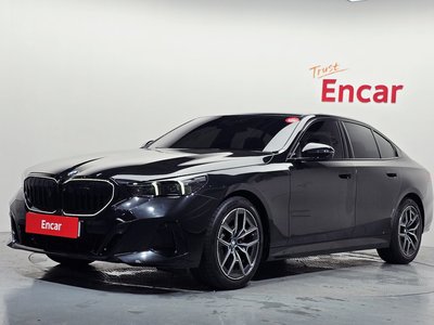 2025 BMW 5 SERIES 照片 1