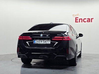 2025 BMW 5 SERIES 照片 3