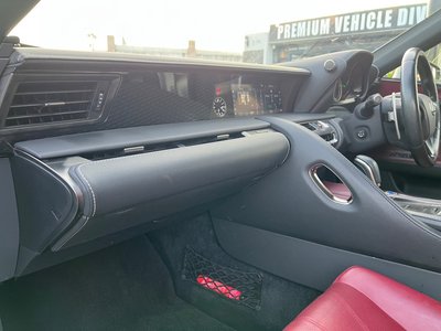 2017 Lexus LC — миниатюра 22
