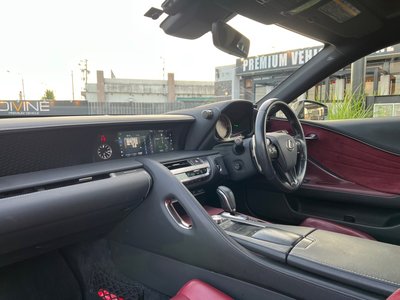 2017 Lexus LC — миниатюра 21