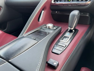 2017 Lexus LC — миниатюра 30
