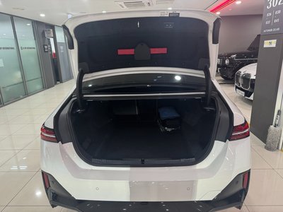 2024 BMW 5 SERIES — миниатюра 11