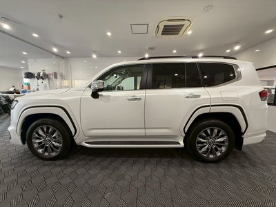 صورة 3 لـ 2025 Toyota LAND CRUISER 300