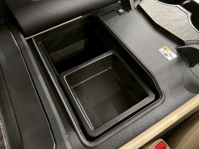 صورة مصغرة 80 لـ 2025 Toyota LAND CRUISER 300