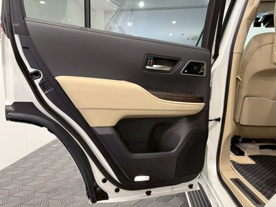 صورة مصغرة 43 لـ 2025 Toyota LAND CRUISER 300