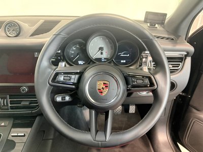 PORSCHE MACAN - 9