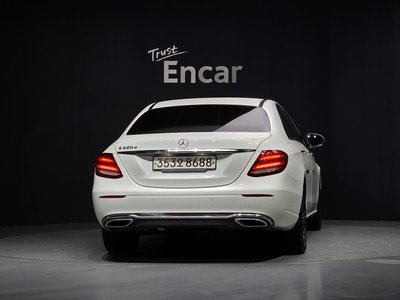 MERCEDES-BENZ E-CLASS - 3