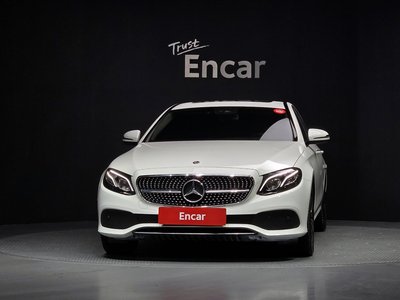 MERCEDES-BENZ E-CLASS - 2