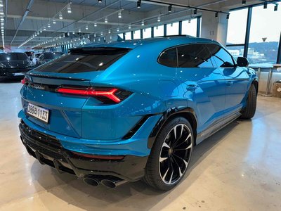 LAMBORGHINI URUS - 4