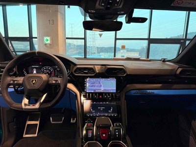 LAMBORGHINI URUS - 10