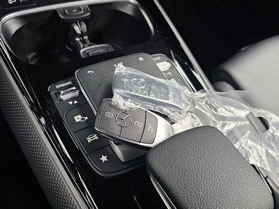 MERCEDES-BENZ GLB - 9