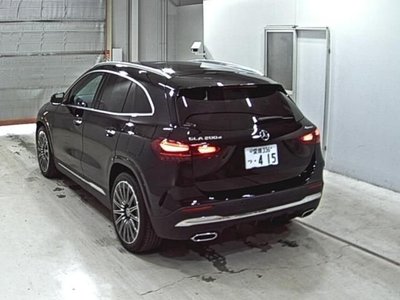 MERCEDES-BENZ GLA - 4
