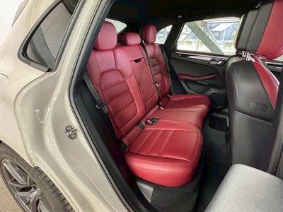PORSCHE MACAN - 8