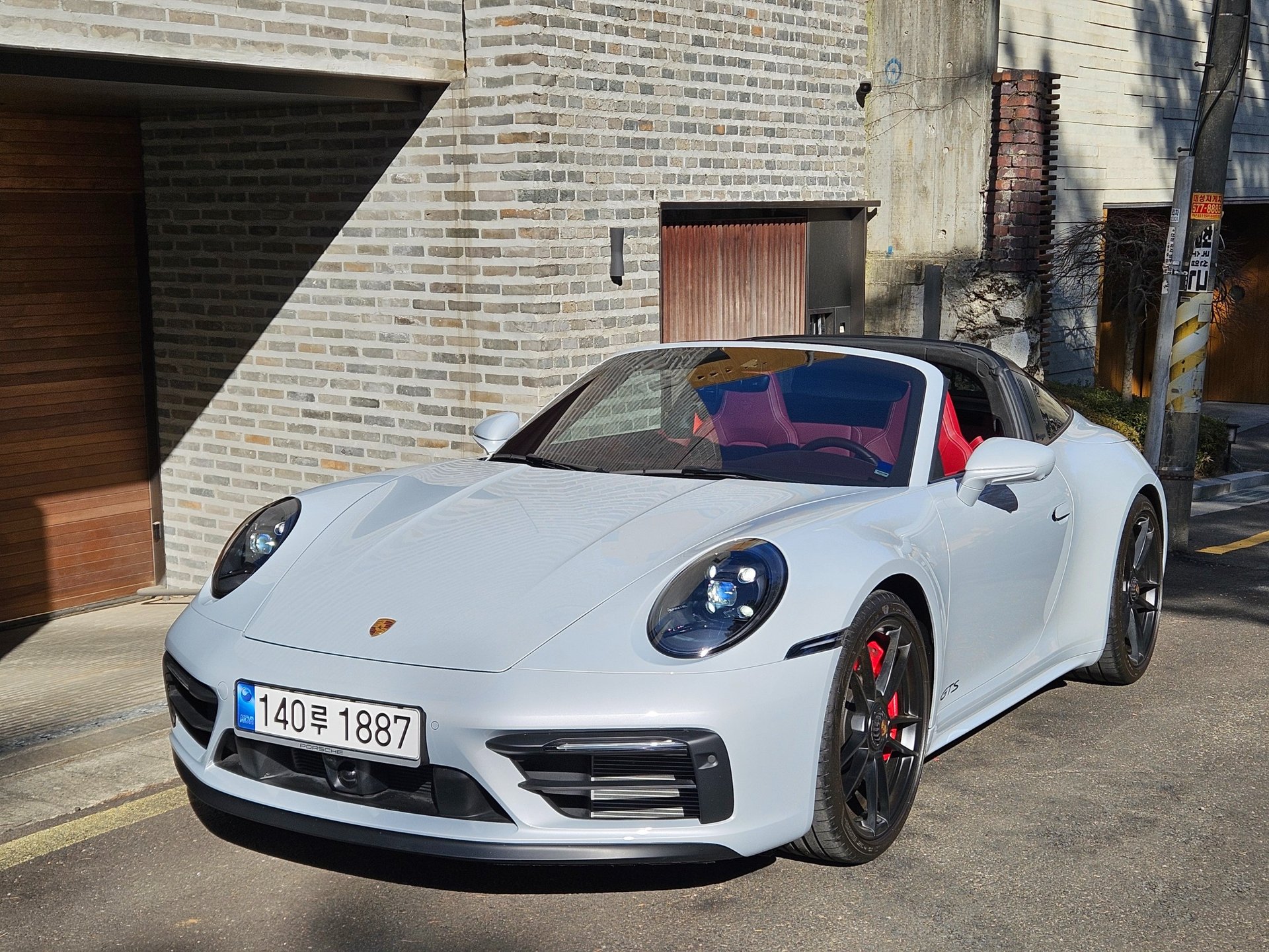 PORSCHE 911 TARGA - View 1