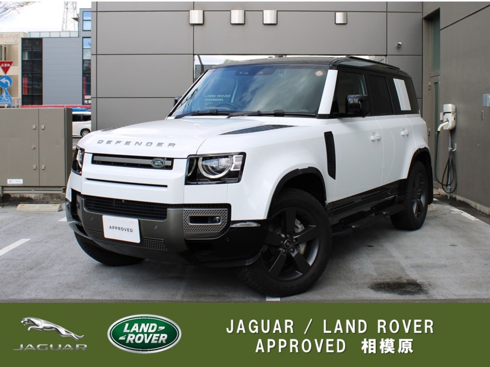 LAND ROVER DEFENDER - View 1