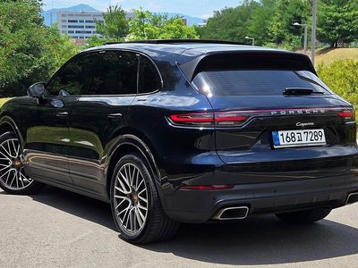 2021 Porsche CAYENNE photo 7