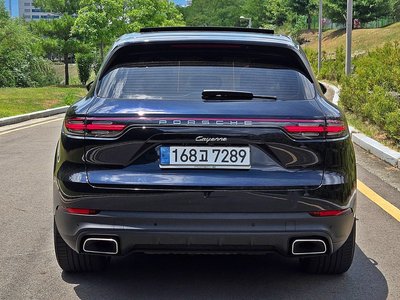 2021 Porsche CAYENNE photo 3