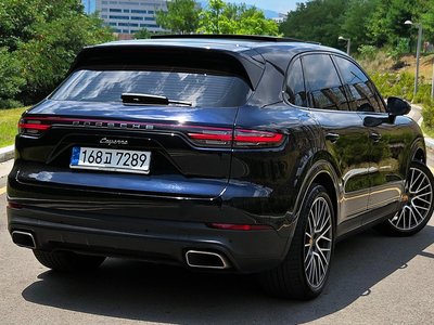 2021 Porsche CAYENNE photo 4