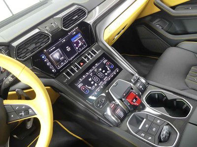 2024 Lamborghini URUS — миниатюра 14