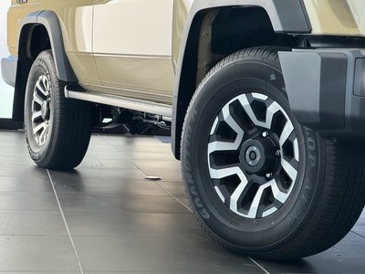 2025 Toyota LAND CRUISER 70 photo 7