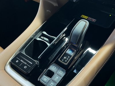 2023 Toyota VELLFIRE photo 8