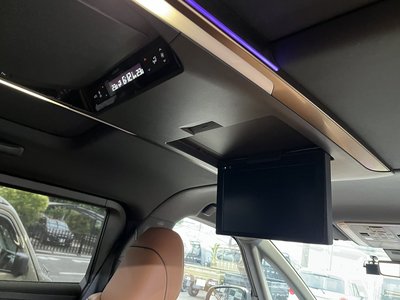 2023 Toyota VELLFIRE photo 3