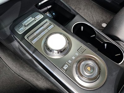 صورة 9 لـ 2021 Genesis GV70
