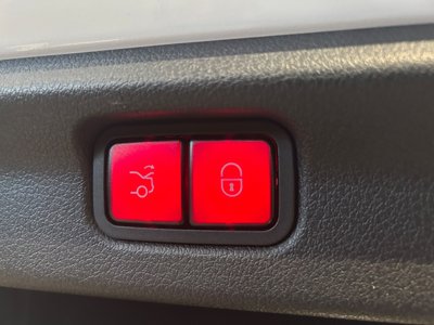 MERCEDES-BENZ EQE - 9