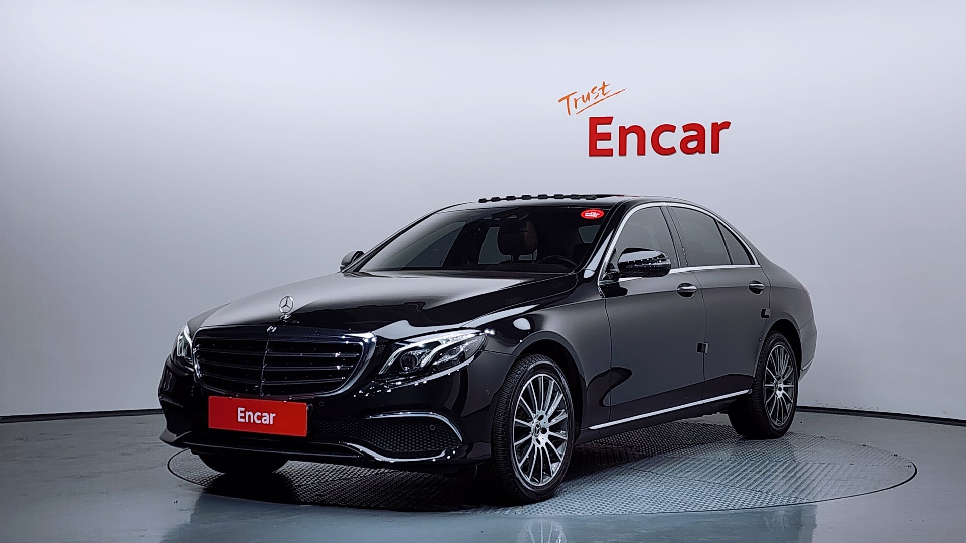 MERCEDES-BENZ E-CLASS - View 1