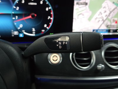 MERCEDES-BENZ E-CLASS - 9