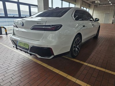 BMW 7 SERIES - 2