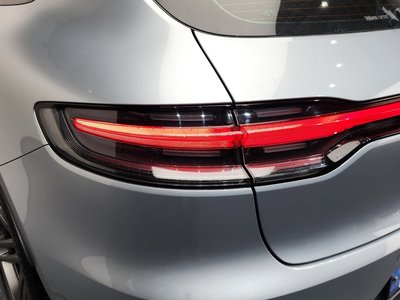 2021 Porsche MACAN thumbnail 11