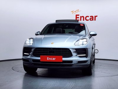 PORSCHE MACAN - 2