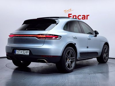 PORSCHE MACAN - 4