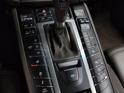 PORSCHE MACAN - 9