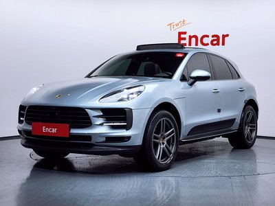 PORSCHE MACAN - 1