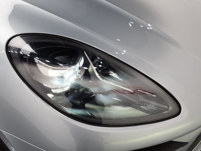 PORSCHE MACAN - 9